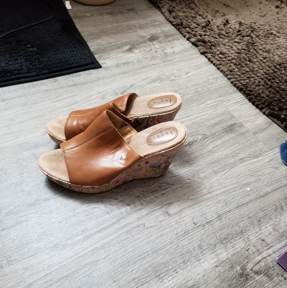 SHOE'S - Picture 3 of 8
